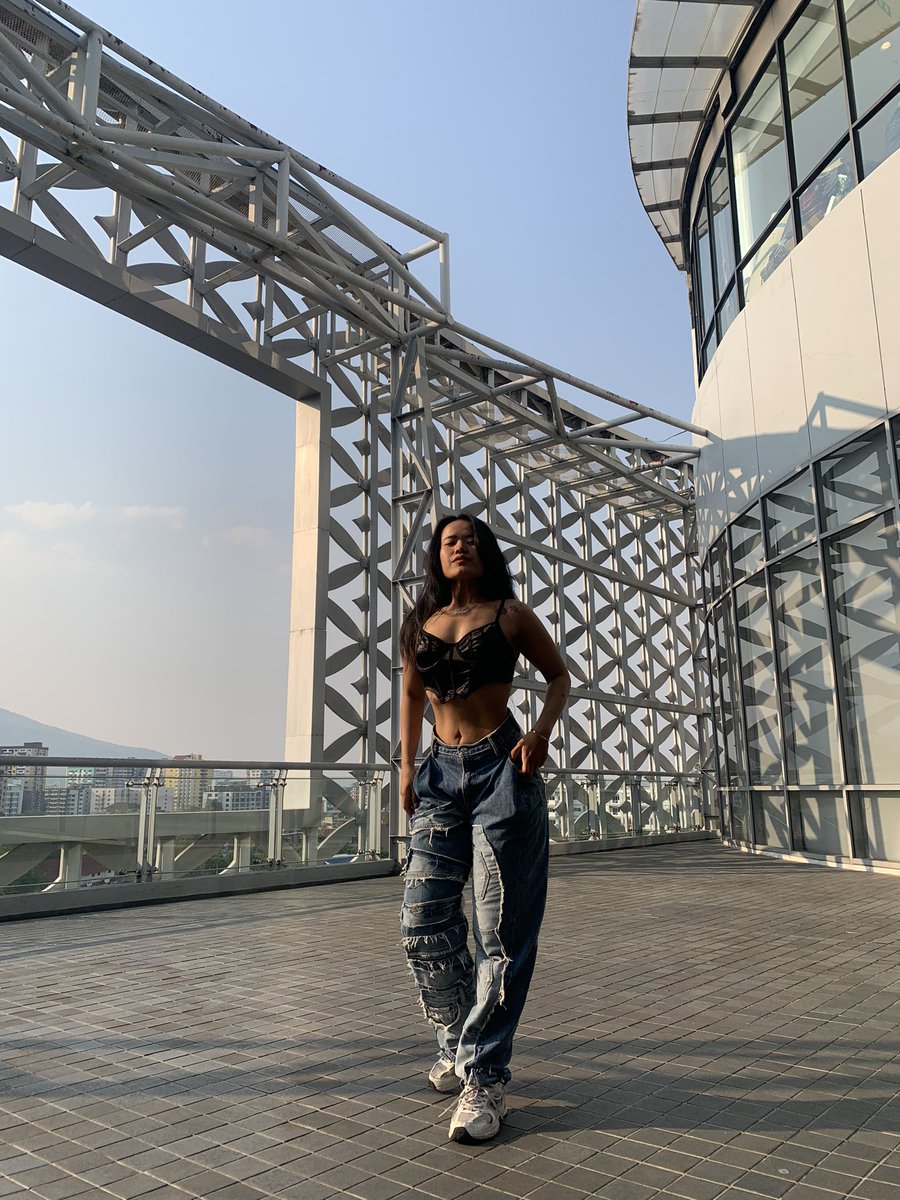 ptploychom's tweet photo. How is girl shape when she lifts. 
#gym #gymgirl #chiangmai https://t.co/v8cuhIEcU4