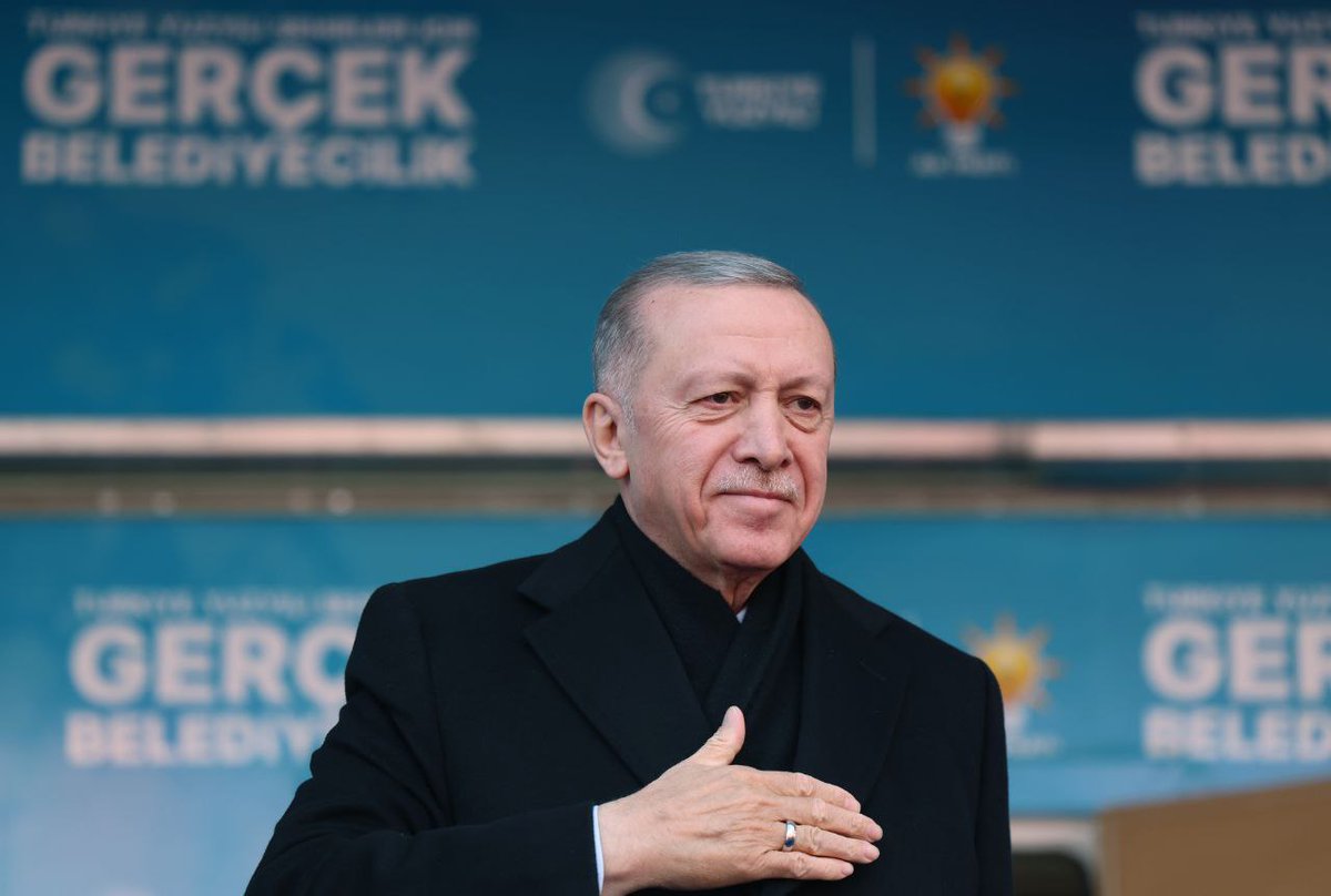 Recep Tayyip Erdoğan ile aynı döneme düşüren ve onun yürüdüğü bu çile dolu yolda ona yol arkadaşı olmayı nasip eden rabbime şükürler olsun ❤️🤲 @RTErdogan