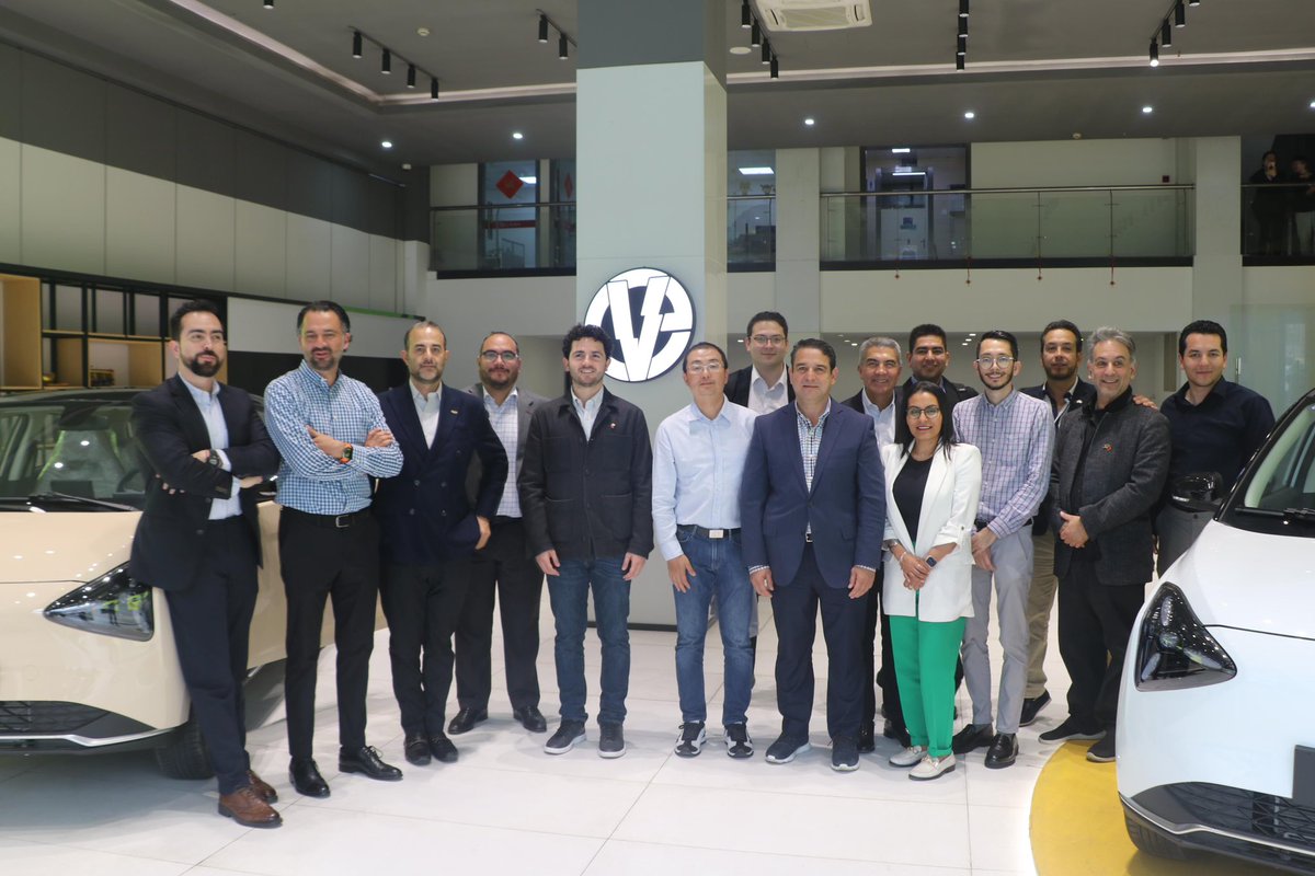 CCEPuebla's tweet photo. La comitiva empresarial de Puebla, en su estadía en China 🇨🇳, visitó EVH Innovation Center, empresa nacional dedicada a:

🔹Innovación tecnológica
🔹Capacitación de talentos
🔹Incubación de tecnología de vehículos eléctricos en China

Fortaleciendo relaciones internacionales.🤝 https://t.co/EDj5xdHdfT