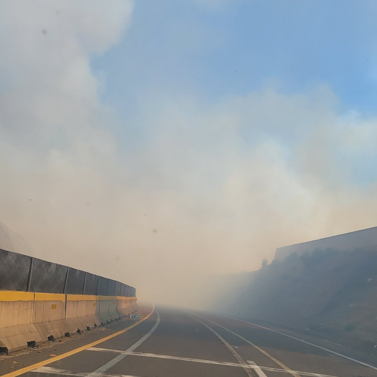 usuariocham's tweet photo. Contamos 27 incendios forestales en 82km #IncendiosForestales #ContingenciaAmbiental  #EstadoDeMéxico #villaguerrero #coatepecharinas https://t.co/At8nVesNSa