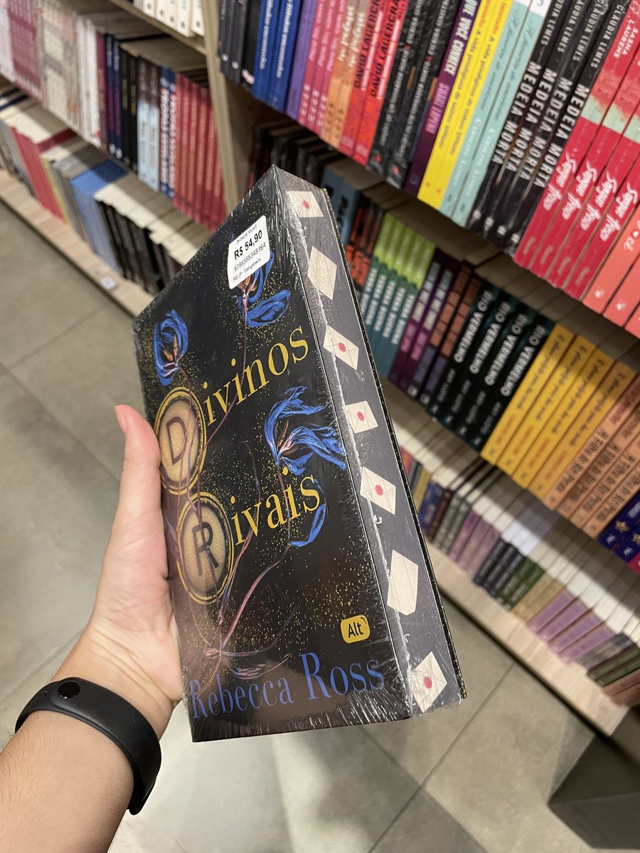 eumarasores_'s tweet photo. na leitura do shopping mangabeira, aqui em João Pessoa, ainda tem da edição com corte especial dessa belezinha aqui 💖✨@editoraAlt https://t.co/gpJYaSLs9w
