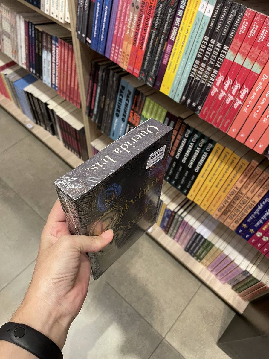 eumarasores_'s tweet photo. na leitura do shopping mangabeira, aqui em João Pessoa, ainda tem da edição com corte especial dessa belezinha aqui 💖✨@editoraAlt https://t.co/gpJYaSLs9w