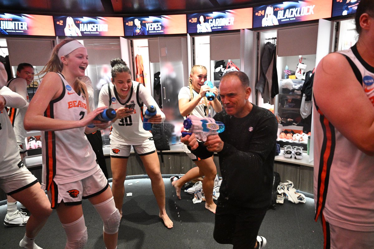 BeaverWBB's tweet photo. Dreamed about these moments 💭 https://t.co/dwf4h1U5rw
