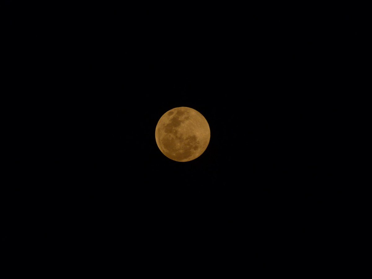 belmontefran's tweet photo. Fotos tomadas de la luna desde residencia palo negro edo Aragua Venezuela https://t.co/Tyr4oibwwt