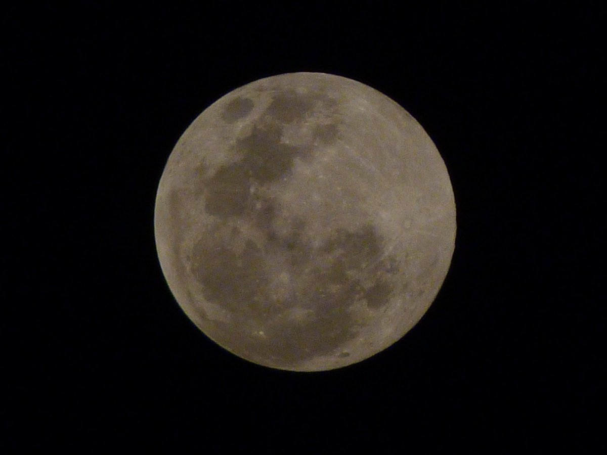belmontefran's tweet photo. Fotos tomadas de la luna desde residencia palo negro edo Aragua Venezuela https://t.co/Tyr4oibwwt