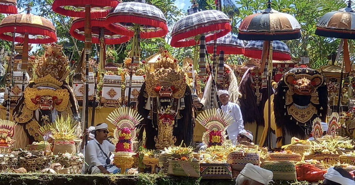 BhismaRB's tweet photo. Sugra Ratu Sesuhunan Kahyangan Tiga Jagat Parahyangan 😇🙏🏻 https://t.co/3ftFQ6sF8O