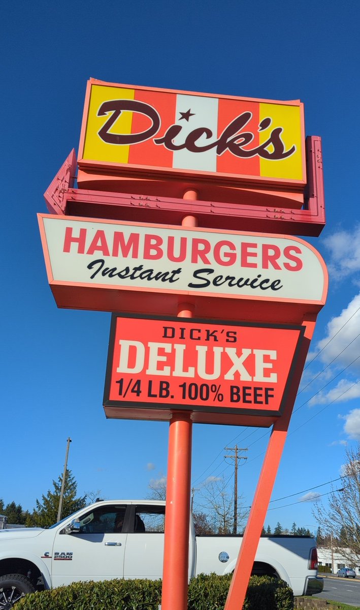 CjWieringa17's tweet photo. Perfect Day๐ #DicksDriveIn #MarinersFanFest2024 https://t.co/KGFJeHKqY1
