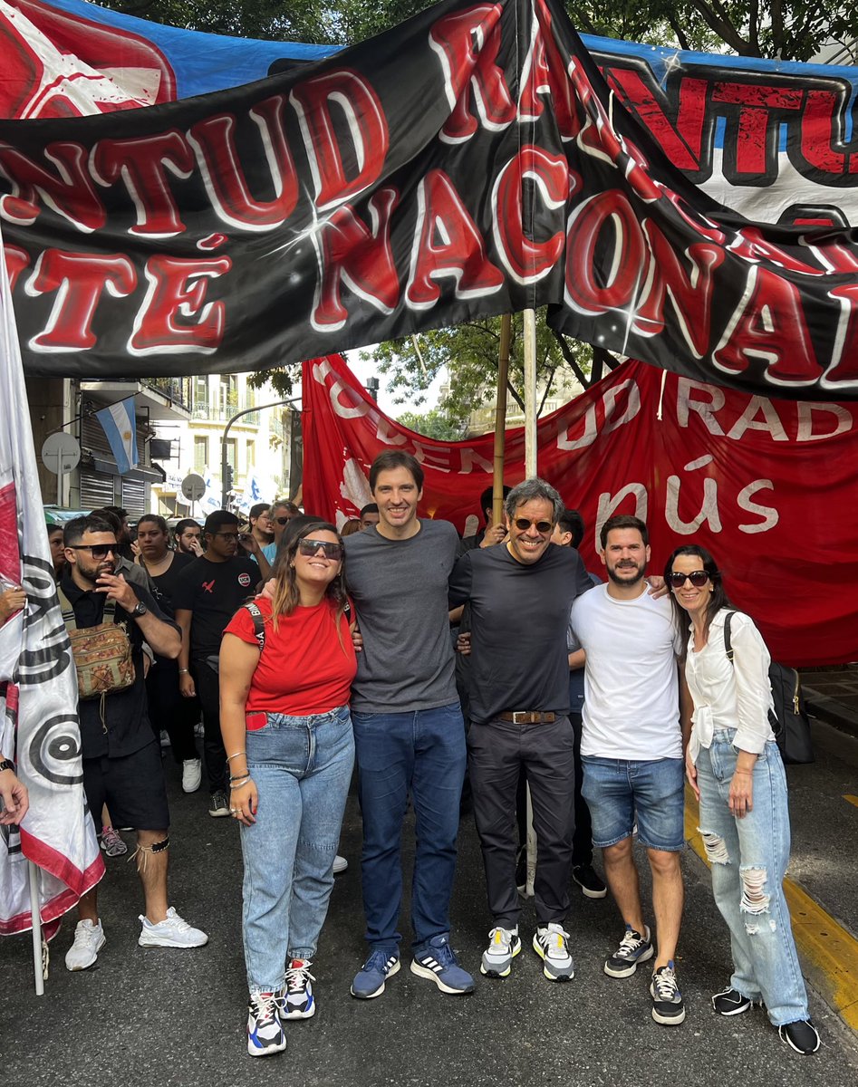 Hoy marchamos con el mismo compromiso desde que dejamos atrás el horror y la muerte @jrnacional
@AdrianoMorone @ManuCisneross @TriniBarda @nachamesias 

#DiaDeLaMemoria 👊