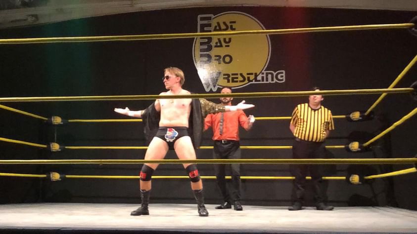 CockyJohnson's tweet photo. #goldenbird #standingonbusiness https://t.co/trgNVfr0k5