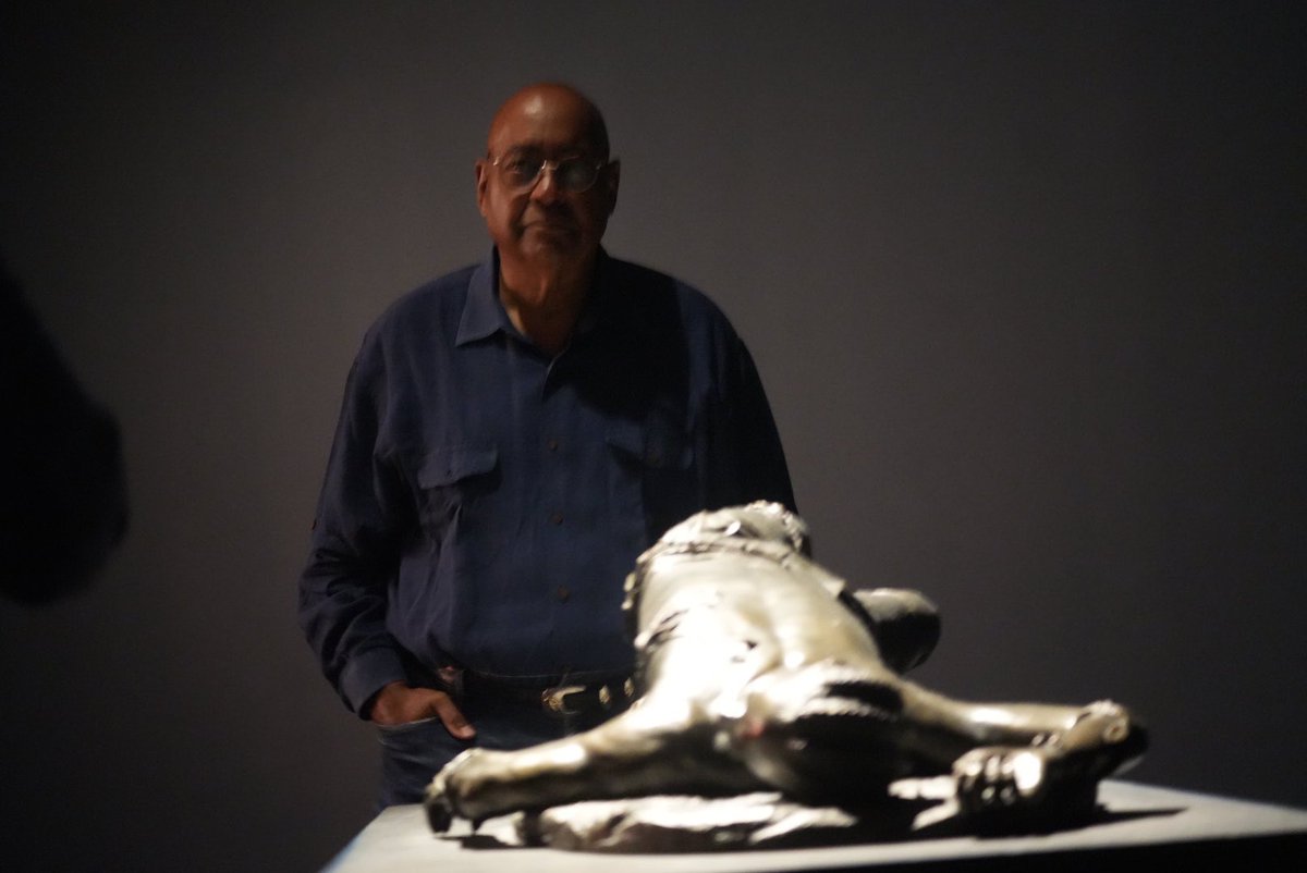 RodneyEllis's tweet photo. I am always amazed each time I visit @MFAH’s @kehindewileyart exhibit.
I enjoyed touring the exhibit once more with Mayor Emeritus @SylvesterTurner and Houston’s own @kendrick38.
A great way to spend the afternoon. The exhibit runs through May 27. #houart https://t.co/2Hj3UYhyAS