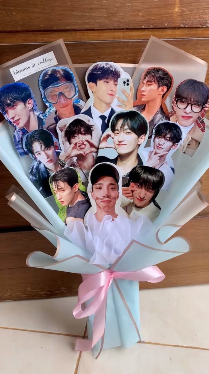 reviewkecil's tweet photo. JEEEZZZZ bucket nya lucu bngtt??? CEWEK DOKYEOM PASTI SUKAAA 😭💗 https://t.co/ftFxUQb2j4