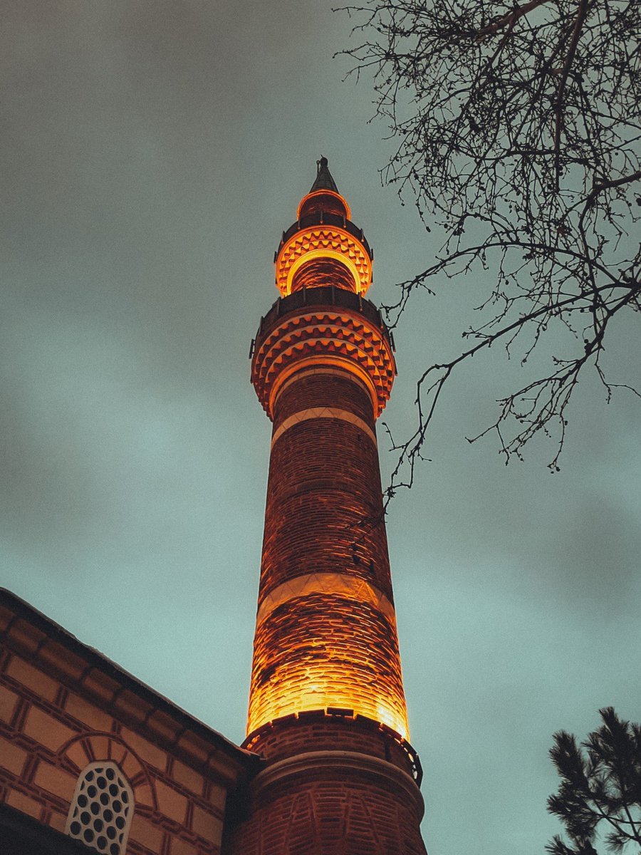 "Bir gönül şiiri
Şaşırdım kaldım işte bilmem ki nemsin"