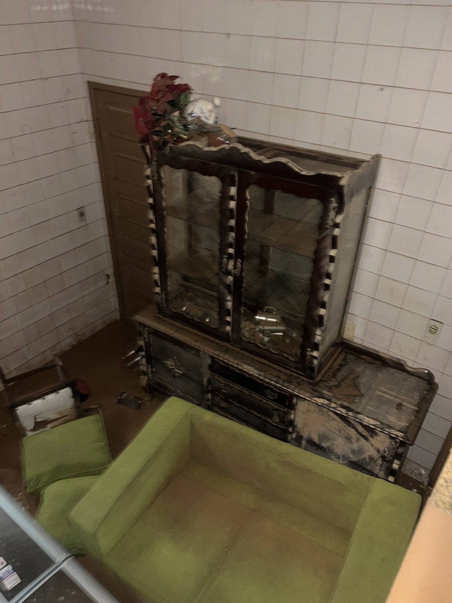 pietro_barreto's tweet photo. Gente, eu tô bem! Eu e minha mãe saímos de casa, para tomarmos banho e também para comer! Quem puder ajudar, meu pix é 108.540.717-92. Qualquer quantia vai ser bem-vindo ❤️

#ChuvasES
#Mimosodosul https://t.co/fepnPGJ8yt