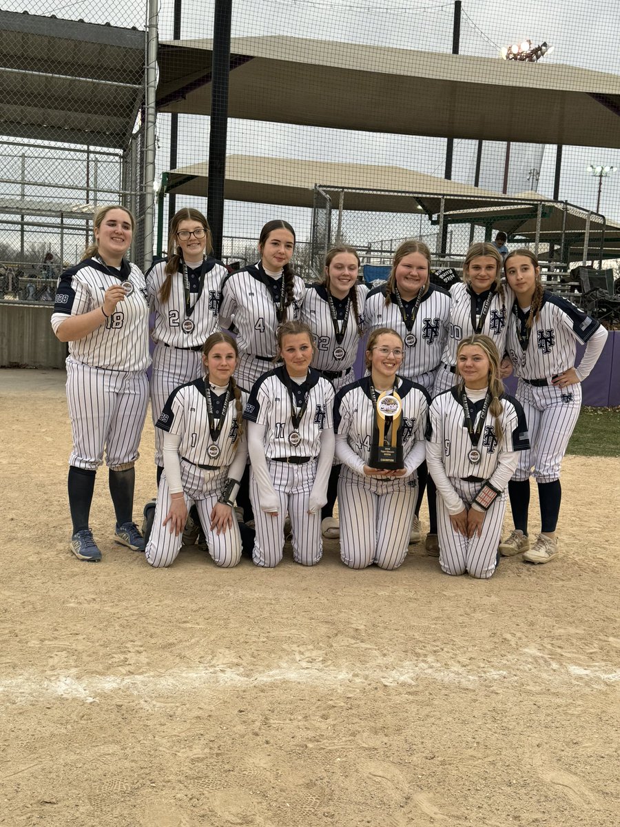 TIGER CLASSIC CHAMPS!! Outscoring our opponents 44-3 this weekend 🔥 Took the 10-2 win over Impact 14U. @Aubreyburdorf28 in the ⭕️ finishing with 9Ks! @CoraKreun2027, Sophie Fox led the way offensively. Back to work 💪🏻 #COMO #weoverme