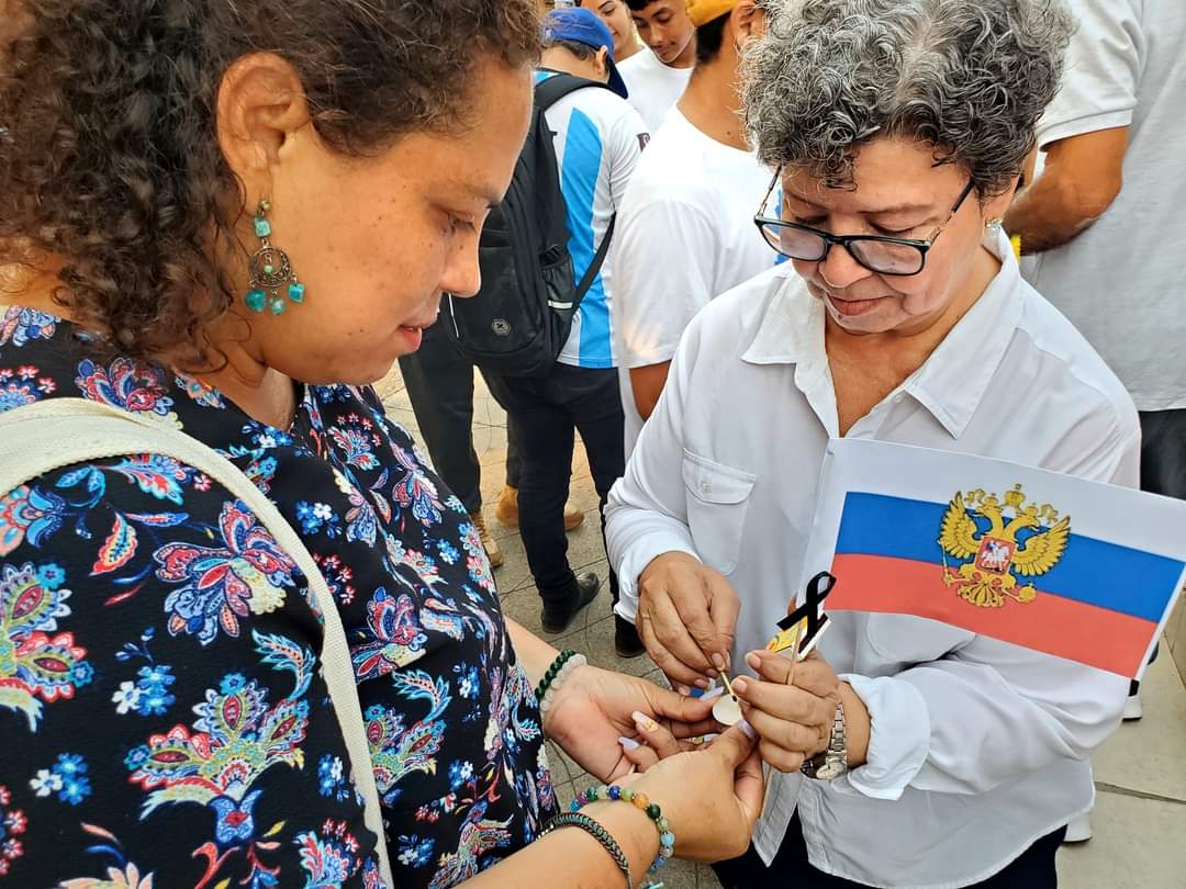 #NICARAGUA || Durante un Acto en la Plaza Padre Miguel, la sólida amistad entre Rusia y Nicaragua se manifestó de manera conmovedora

La Militancia Sandinista se unio en un gesto de solidaridad y compromiso tras el atentado ocurrido en Moscú, donde 137 personas perdieron la vida