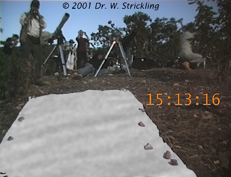 phasemaster's tweet photo. In 1985 I developed the theory of #SolarEclipse #ShadowBands as a simple application of my much more general PhD work.  It explains all observed and reported effects of #ShadowBands and predicts details yet to be measured. Paper pdf... https://t.co/v53VaZfRJO https://t.co/42ff3ltNIs
