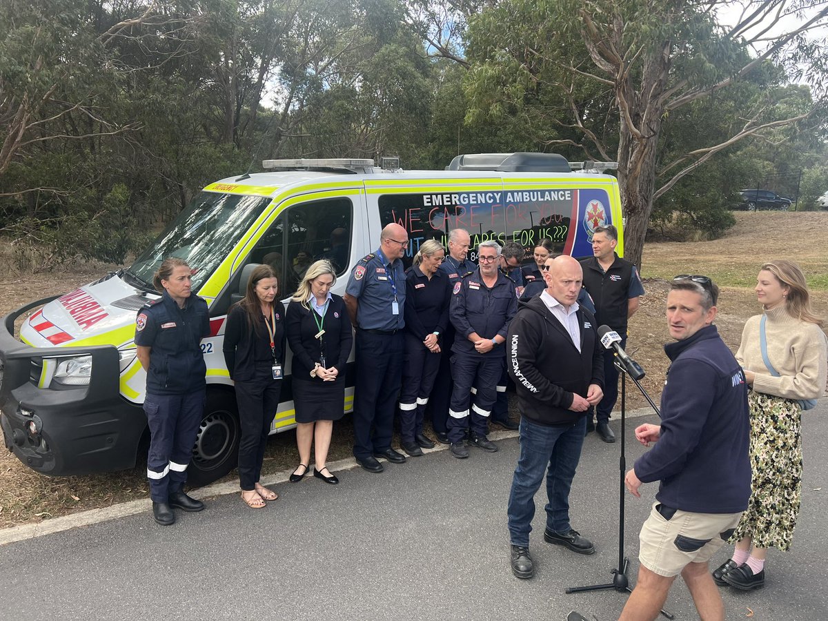 Paramedics at Ballarat Communications Centre taking stop work action to talk to the media. This is the first full stop work action paramedics have taken in decades. #ambosdeservealifetoo #springst
