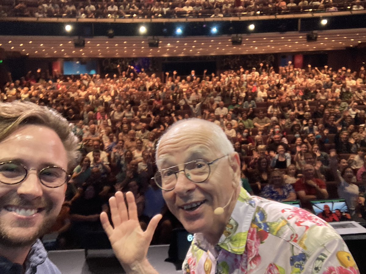 SO GREAT to see so many enjoying a weekend of science and stories at @WSFBrisbane, including this packed show with the inimitable @DoctorKarl