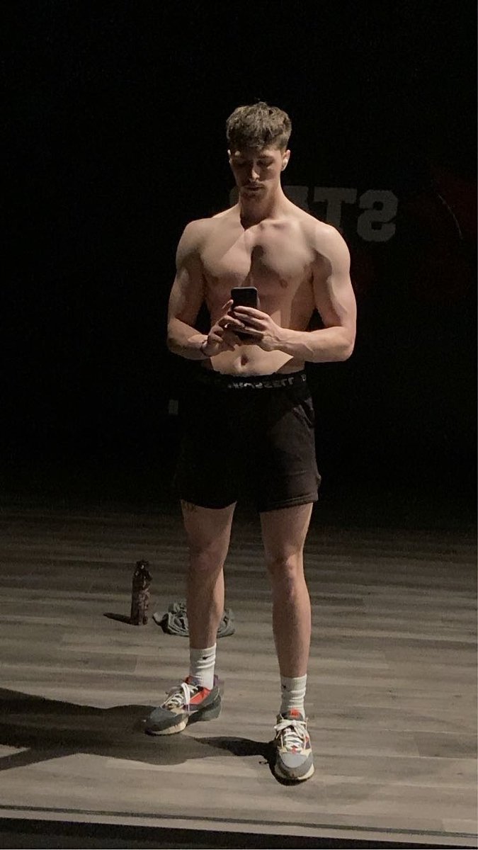 Kody_Smith19's tweet photo. Will be putting in my 1000 pound club application before getting too far into half marathon training.

I was the weakest kid in my 9th grade weightlifting class in high school.

Getting 1k between bench squat deadlift would mean a shit ton to me.

Stay tuned. https://t.co/8Yf3licM82