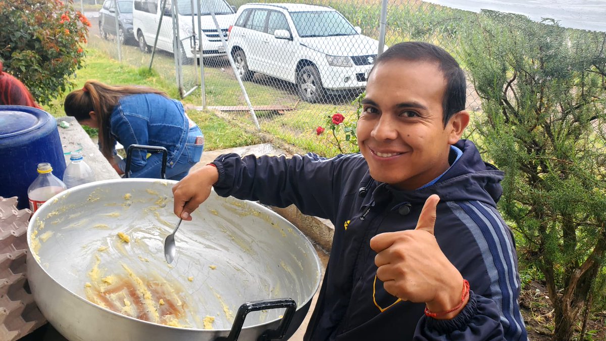 This week we celebrated an Ecuadorian Holy Week tradition of Fanesca. We invited many of our beneficiary family members to come eat Fanesca with us. Pics: ow.ly/aNX650R0fMS #santiagopartnership #socent #sustainability #sumak #foreverflowers #donorsareourheroes #fanesca