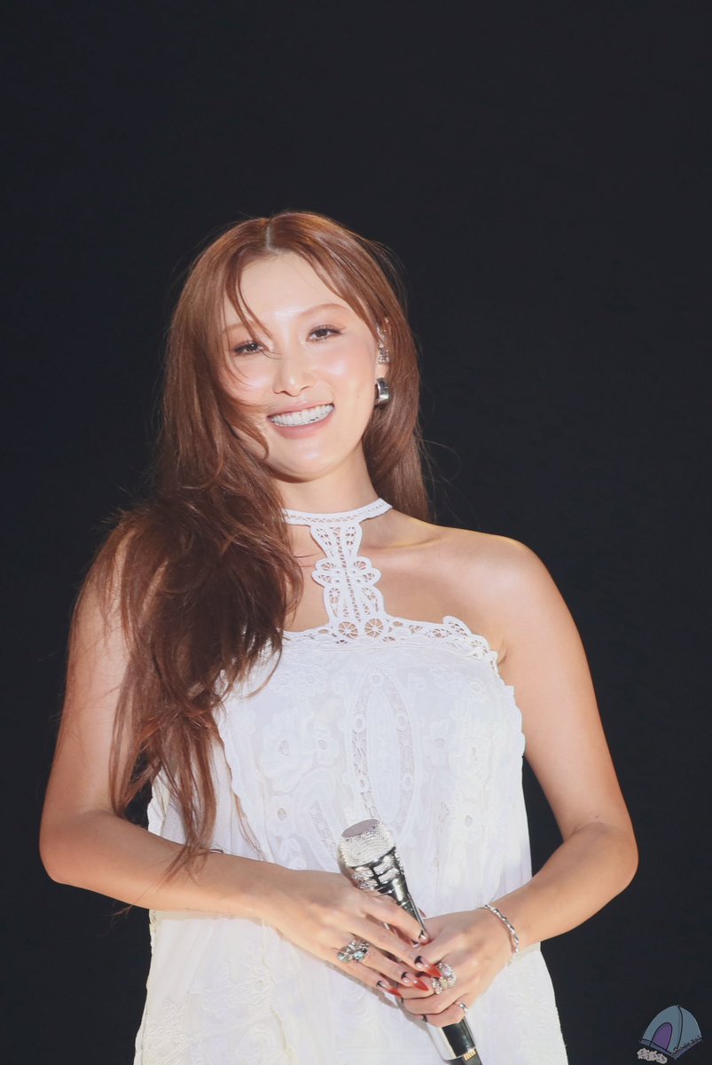 笑起來真的像寶寶😽
#HWASA