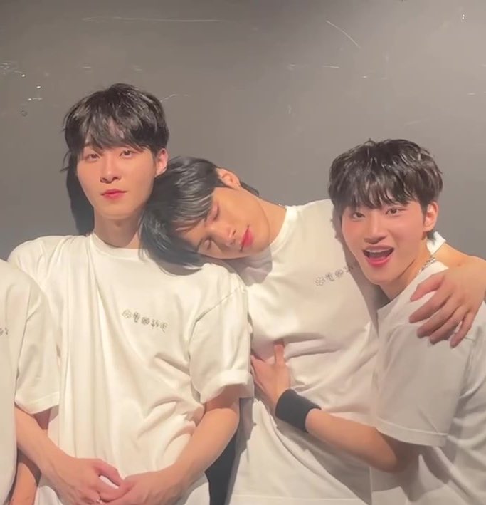 lvsjongwoo's tweet image. 😭