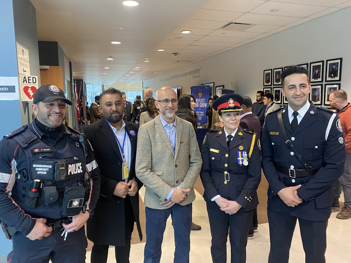 On Friday evening @torontopolice welcomed the newly arrived refugees and newcomers from Gaza to Canada. We broke our fast together, prayed & supported. Members from the South Asian ISN attended this Ramadan gathering. Great work done by @TPS_MCC @TPS_CPEU @officertdot