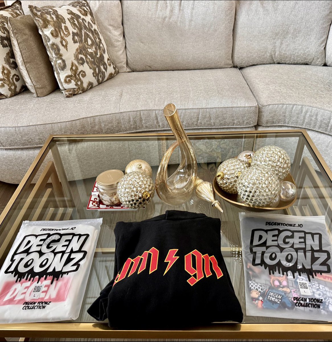 Special delivery @DegenToonz T👀NZ  'T👀NZ'  That's all for now folks.. #TOONZ #NYC   #1Love #PureLuv #Dachosen1 

T👀NZ  of anarchy... 🏍️🏍️ #GangGang
