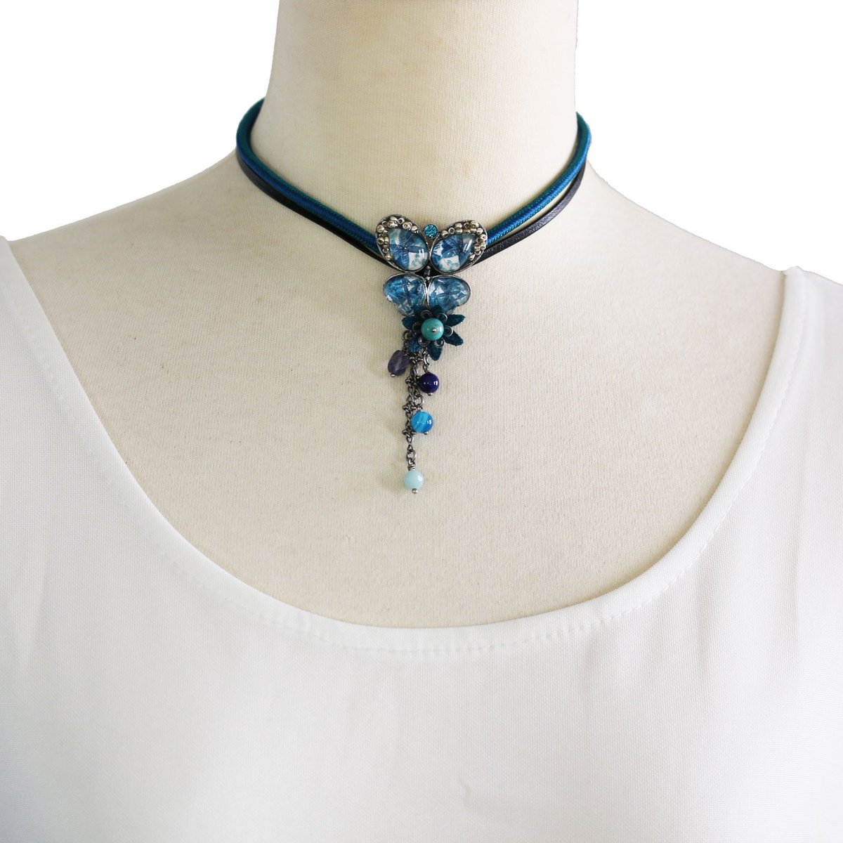 TAMARUSAN_en's tweet photo. Exciting news! Our choker featuring a motif of a blue butterfly crafted with braided and leather cords is now on sale. This choker's delicate design and elegant color make it a standout piece. Versatile enough to complement any outfit.  #Sale #Choker #Accessory #Butterfly https://t.co/KuDazCqBEN
