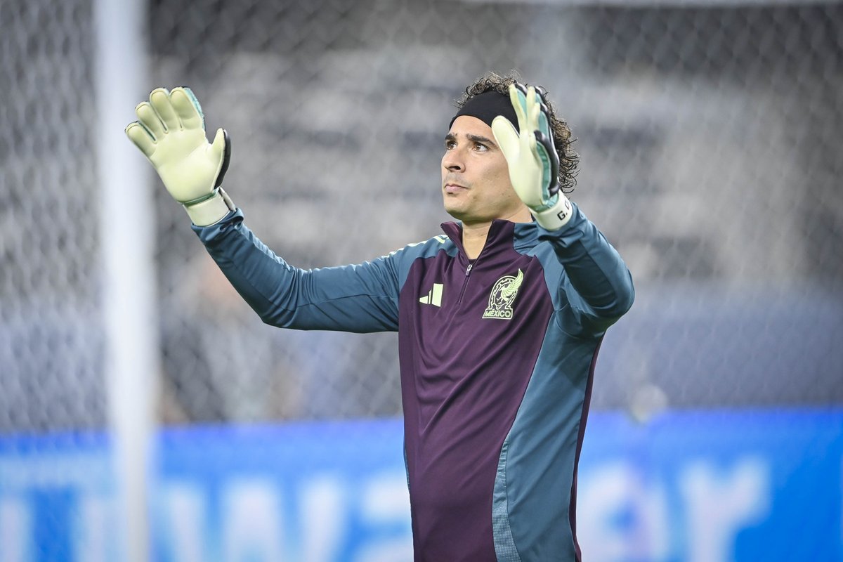 miseleccionmx's tweet photo. 👏🏼 PACO MEEEEEEEMOOOOOOOO 👏🏼

@yosoy8a  👉🏼 PRESENTE 😎

#VamosTodos https://t.co/4S1dOIGLeR
