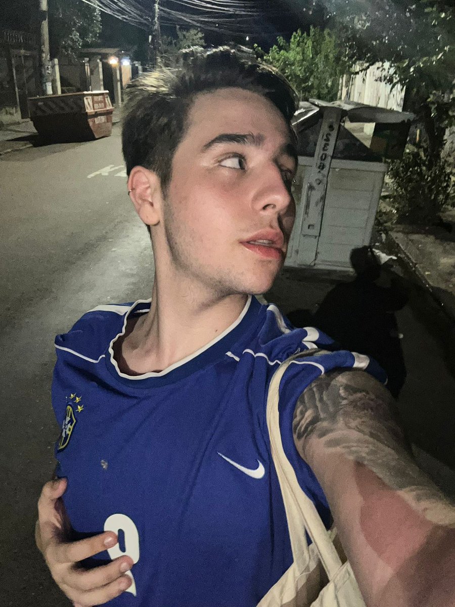 juaolor's tweet photo. vejam o tamanho desse lixo
e logo atras tb tem uma caçamba https://t.co/ujsrSD8S6d