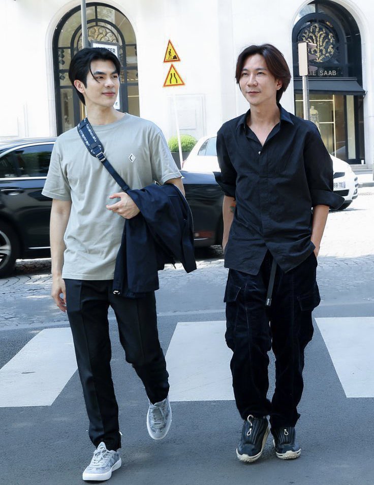 tmk_danik's tweet photo. เพื่อนหน้าเต้าหู้ที่ต้มในหม้อหม่าล่า  VS  เพื่อนหน้าเหวี่ยงที่ถูกเต้าหู้ในหม้อหม่าล่าเหวี่ยง https://t.co/ZfnECG0VPH