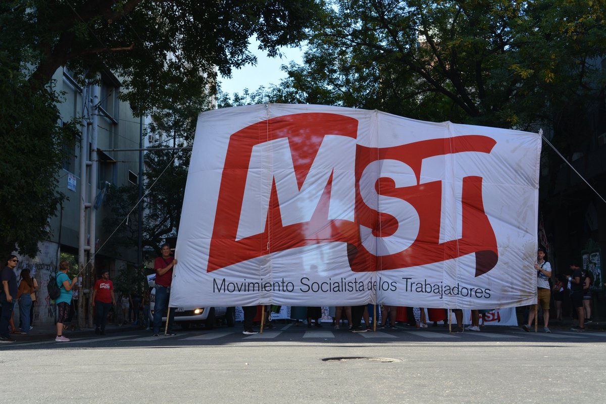 Hilo de fotografías de la marcha por el 24M en Córdoba #MemoriaVerdadJusticia #NuncaMas