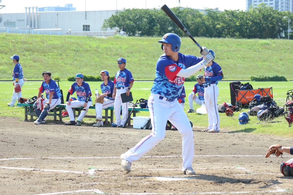 op戦
vs poison様
4-4 win

初回、日本のタイムリーなどで幸先良く3点を先制する😆
先発小森は難しいマウンドに苦闘し、強打の相手打線に逆転を許すも、小島の特大弾で引き分けに持ち込んだ。

poison様 対戦有難う御座いました！
#24 #草野球 #東京 #選手募集