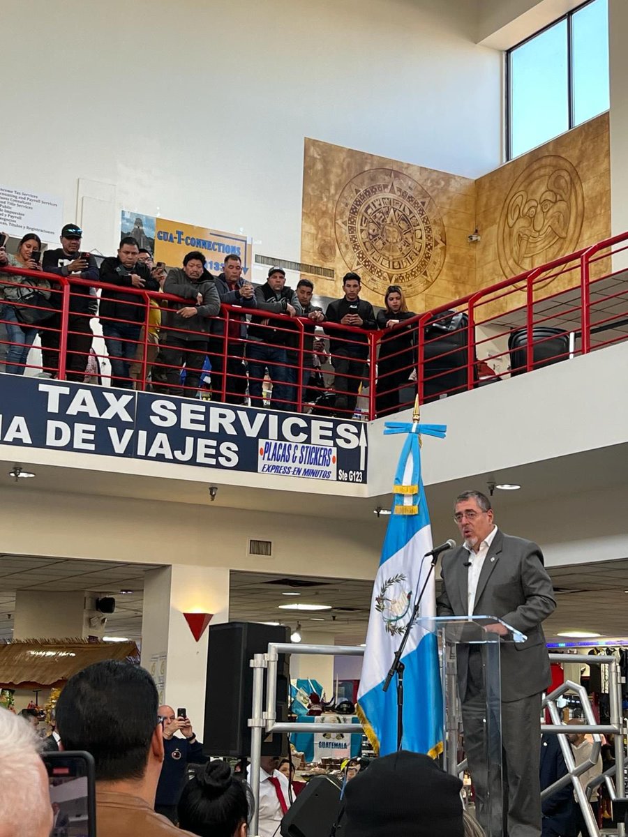 La tercera es la vencida: Presidente <a href="/BArevalodeLeon/">Bernardo Arévalo</a> se reúne, después de varios intentos en 2023 que fueron cancelados a causa de acciones del MP de Guatemala, con comunidad guatemalteca en Maryland.
<a href="/LettyBaran/">Letty Baran</a> <a href="/CONAMIGUANEWS/">RED MIGRANTE GUATEMALTECA</a> <a href="/BenMonterroso/">Ben Monterroso</a>