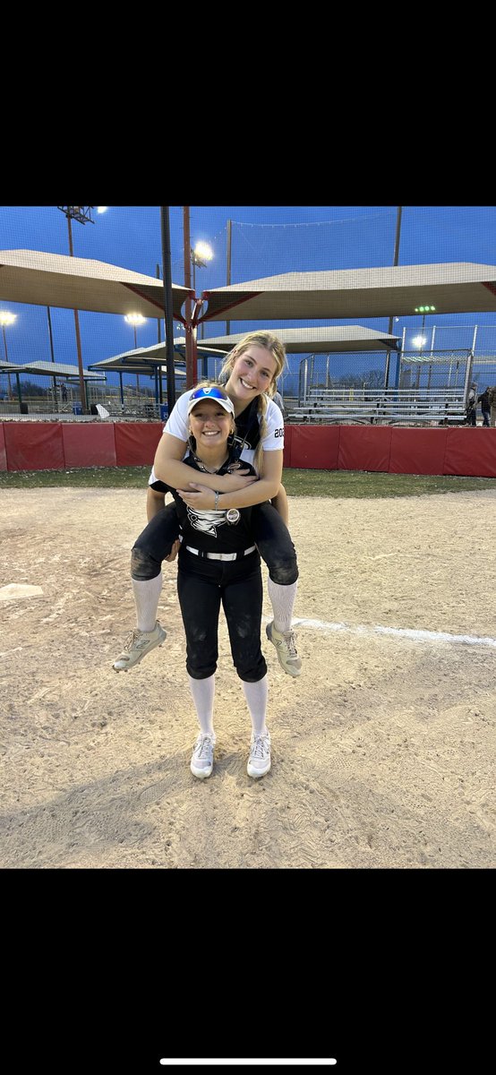 camkjohn11's tweet photo. My high school spring team took first place in the tiger classic this weekend in Columbia, Missouri! I had a solid weekend at the plate with a .417 batting average! @AliciaMarie5 @Coach_Cump @AlyxCordell https://t.co/AzQ3NRDgq7
