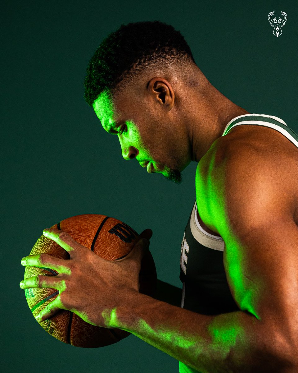 Giannis stats this season vs the other Top 3 MVP Candidates: - 36.6 PPG - 14.0 RPG - 6.0 APG - 2.2 SPG - 1.2 BPG - 70.3% TS - 4-1 Record - Outscored every opponent MVP?