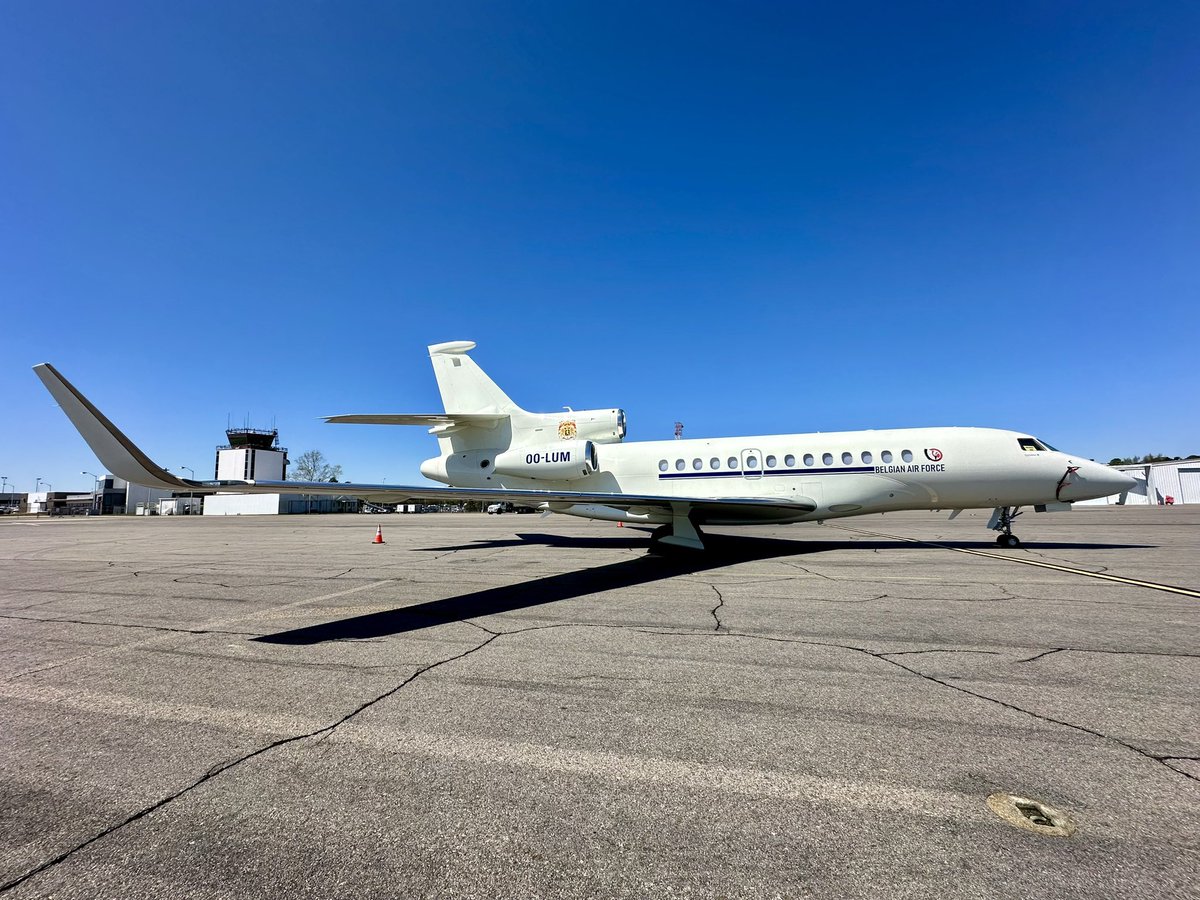 thenewarea51's tweet image. Some visitors at KFAY today, Belgian Air Force Falcon 7X (00-LUM) and a Valkyrie Aero Short S-312 Tucano T1 (N267TC) 😎