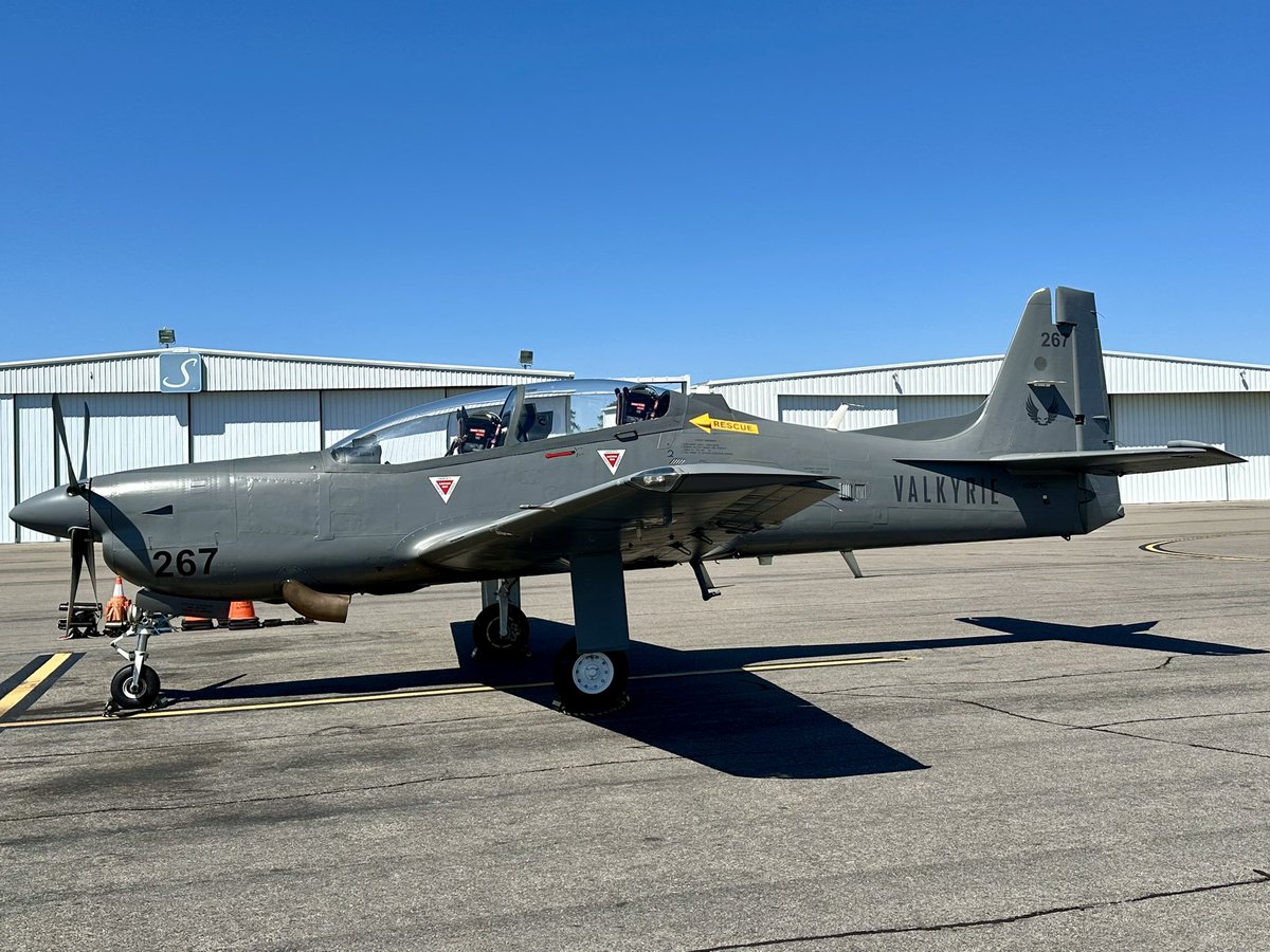 thenewarea51's tweet image. Some visitors at KFAY today, Belgian Air Force Falcon 7X (00-LUM) and a Valkyrie Aero Short S-312 Tucano T1 (N267TC) 😎