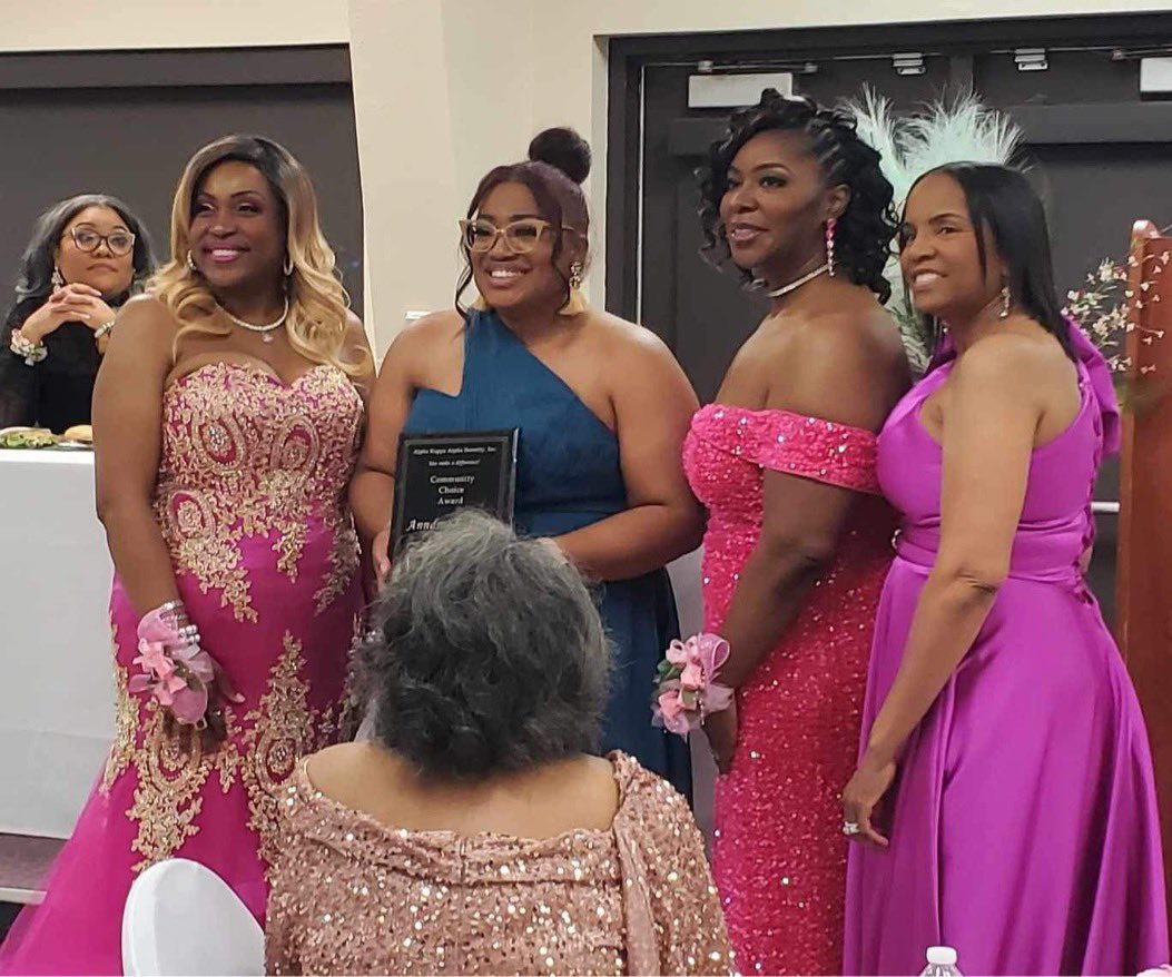I'm still Basking in the glow of last night's AKA Chapter’s 40th Anniversary Gala as I was announced as the Community Choice Winner! 

Thank you to everyone who supported me and those who didn't.

But the grind doesn't stop here; next up, maybe a key to the city! 💪🏾 #whooann
