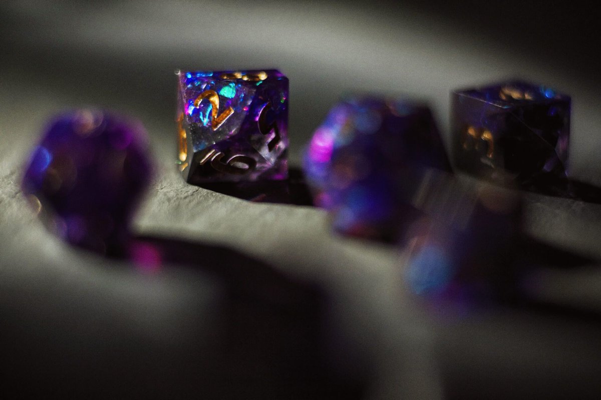 MinstrelStore's tweet photo. Luminous Lilac Dice https://t.co/9MPCjQ65Uk