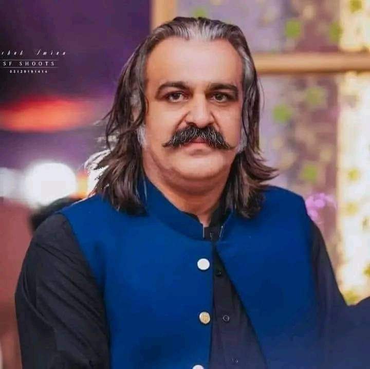 Now, @AliAminKhanPTI is called the Son of Daman or Son of Dera Ismail Khan & I hope the day is not far when Ali Amin Khan will be called the Son Pakhtoonkhwa. @FaisalAminKhan @PTIofficial