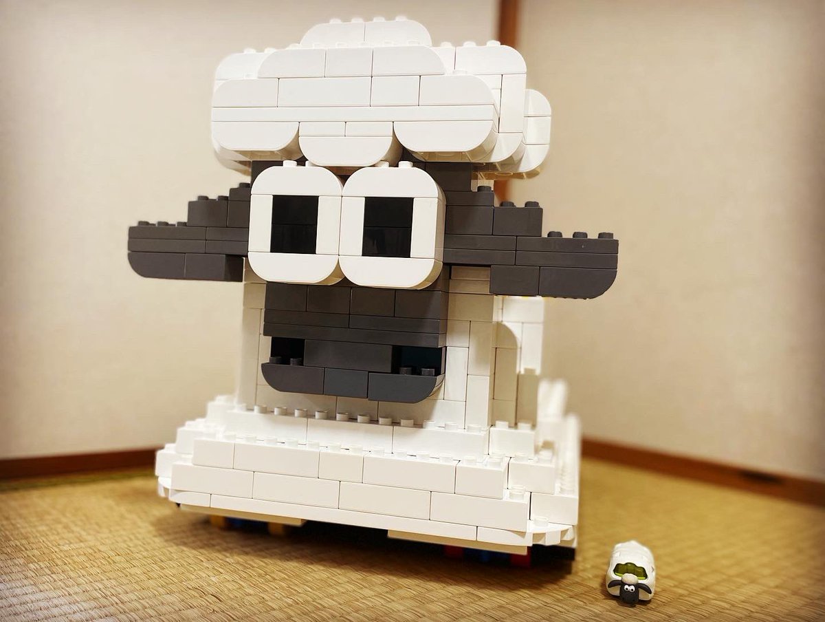 ksuyasuya1's tweet image. 過去作ですが、ひつじ(のショーン)の移動ラックバス。
トミカを参考にぬいぐるみなどを片付けたくて作りました😂
車輪が付いているので、動かせます。

#duplo (2022)