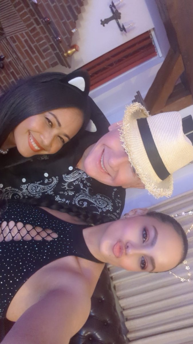 LordHarber's tweet photo. Pre Easter Party At Home 🏡 🐰 #Party #Easter https://t.co/HAwW98YobR