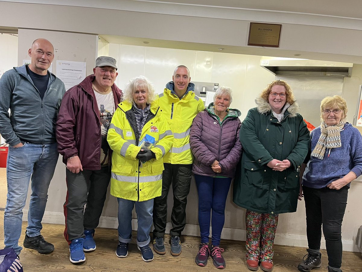 Another wet night but people’s spirits were lifted by the donation of piping hot chips, 🙏 to @HarboursidePlym & @ABPotatoes. Also on the menu, pasties, sausage rolls, sandwiches, yogurts, drinks & snacks. 93 people were served. The extra chips went to George House. Thanks to ALL