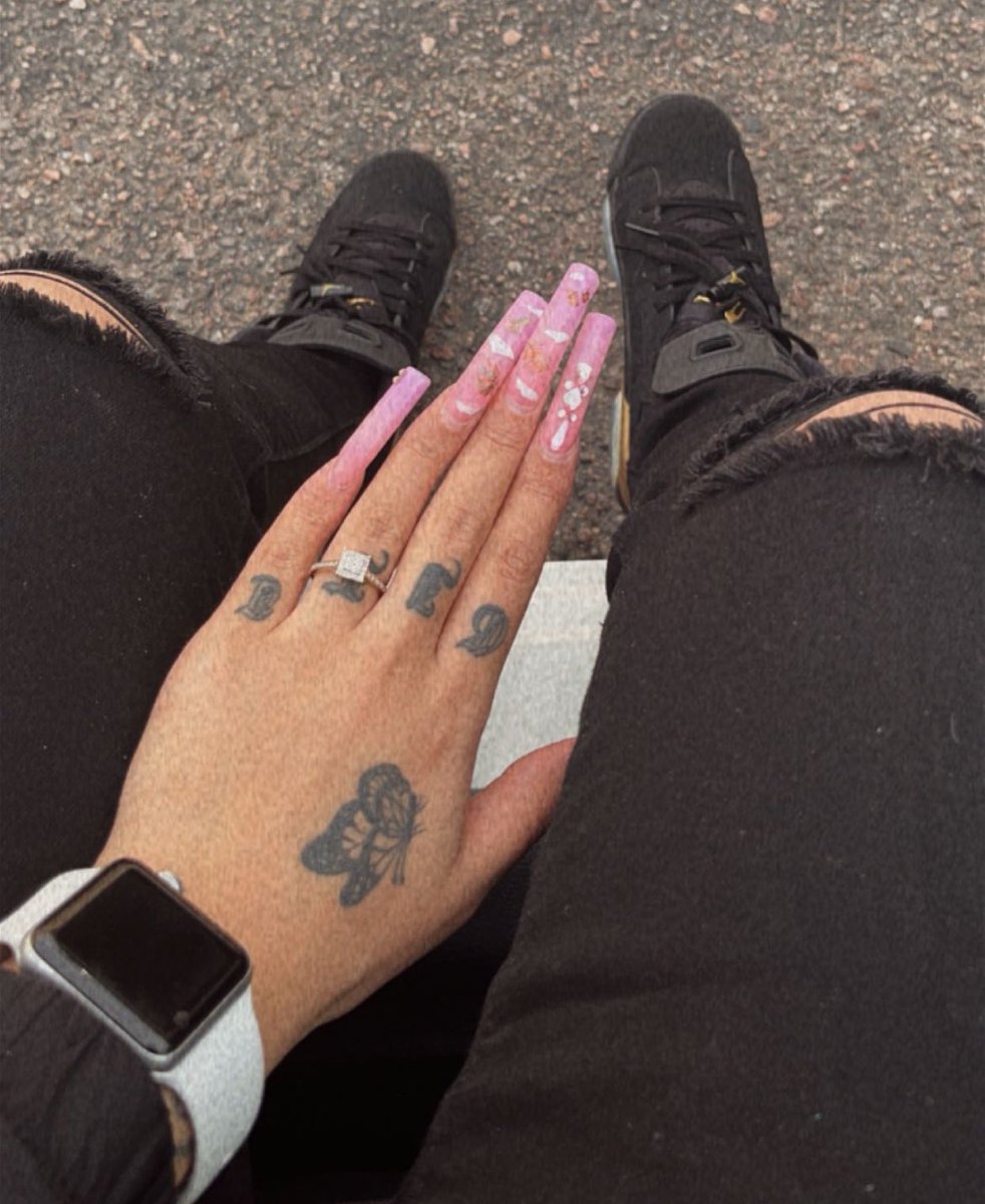 TAIYYAA's tweet photo. Wedding ring upgrade 🥺💍 https://t.co/xjsx8OlzMq