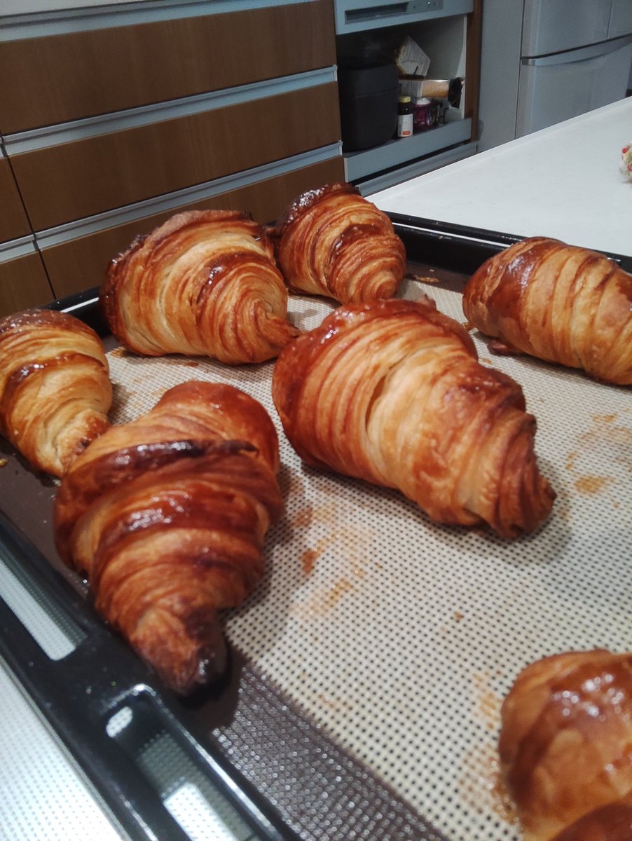 ramuneko__'s tweet photo. クロワッサン🥐🥐🥐🥐🥐
 #パン作り  #クロワッ��ン https://t.co/L1aVpHClLW