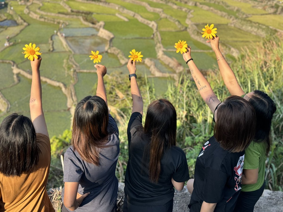 GieLovesBflies's tweet photo. Blessed that I found some real & genuine friends in this fandom that I call my sisters for life now. ✨
“Let them experience what you are so proud of telling them about.”🌻
#wheninbuscalan #PorDeeFamily #Mantra https://t.co/rgRBUllWsd