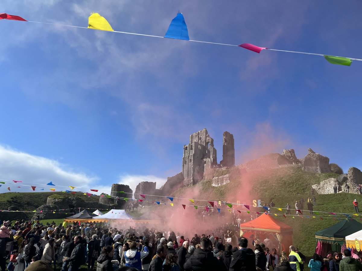 It’s the Hindu festival of Holi today; and over the weekend 3000 people attended an event at #Dorset’s Corfe Castle. It was the first Indian festival ever hosted at a National Trust site; more on @BBCRadioSolent & @BBCSouthNews today.