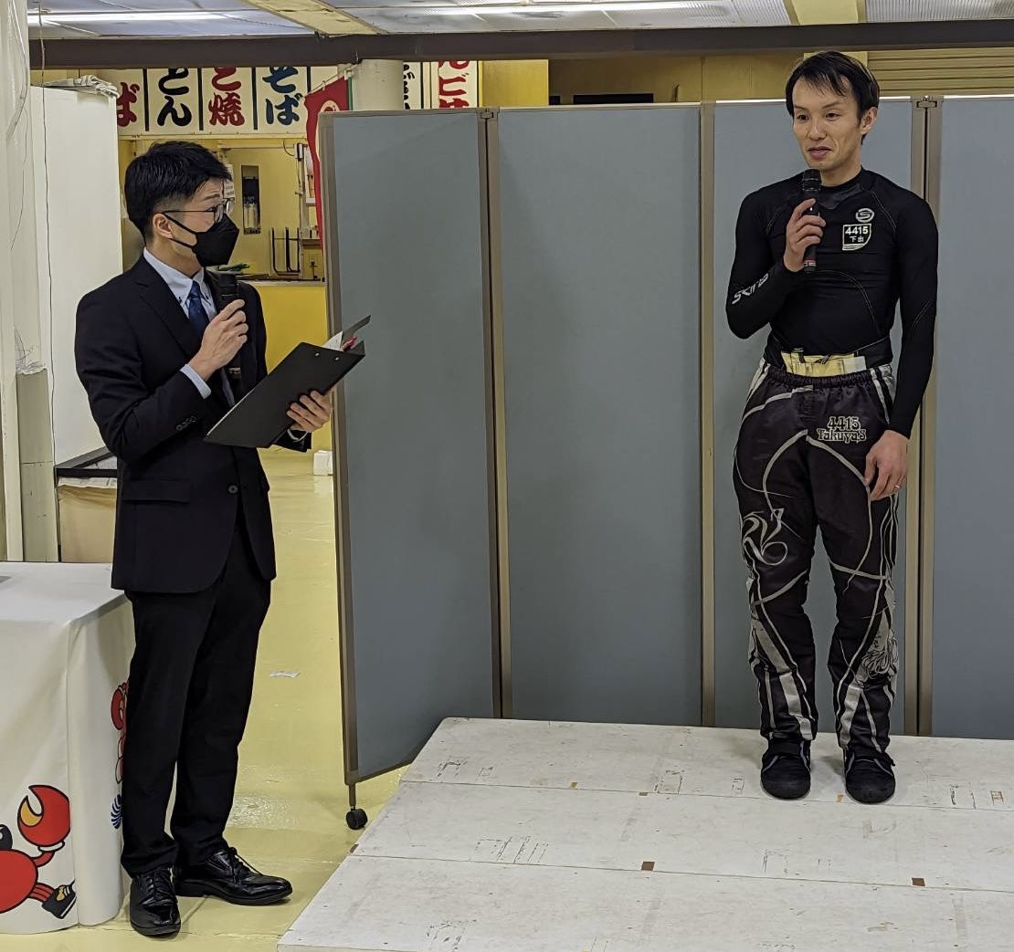 br_mikuni's tweet photo. 20日開幕の「坂井市制18周年記念」は、今日（25日）優勝戦が行われ、インから逃げ切った1号艇 #下出卓矢 選手がV🏆今年2度目の優勝🥇を飾ったカ〜ニ🦀
地元水面は、一昨年11月の「第26回三国競艇大賞」以来のVとなった下出選手🤗おめでとう🎉カ〜ニカニ🦀🦀🦀 https://t.co/3HedAhzTUS